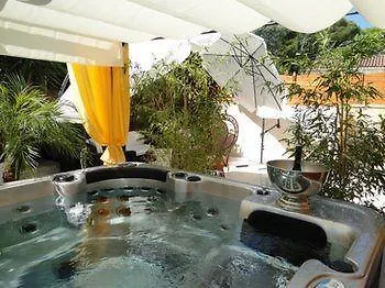 Hotel Et Studios Les Amandiers Saint-Raphael  0*, Saint-Raphael (Var) France