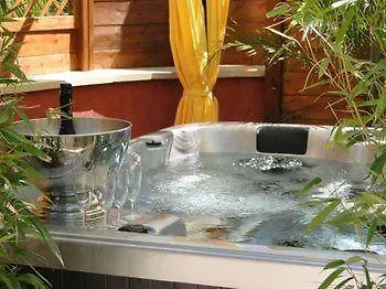 Hotel Et Studios Les Amandiers Saint-Raphael  France