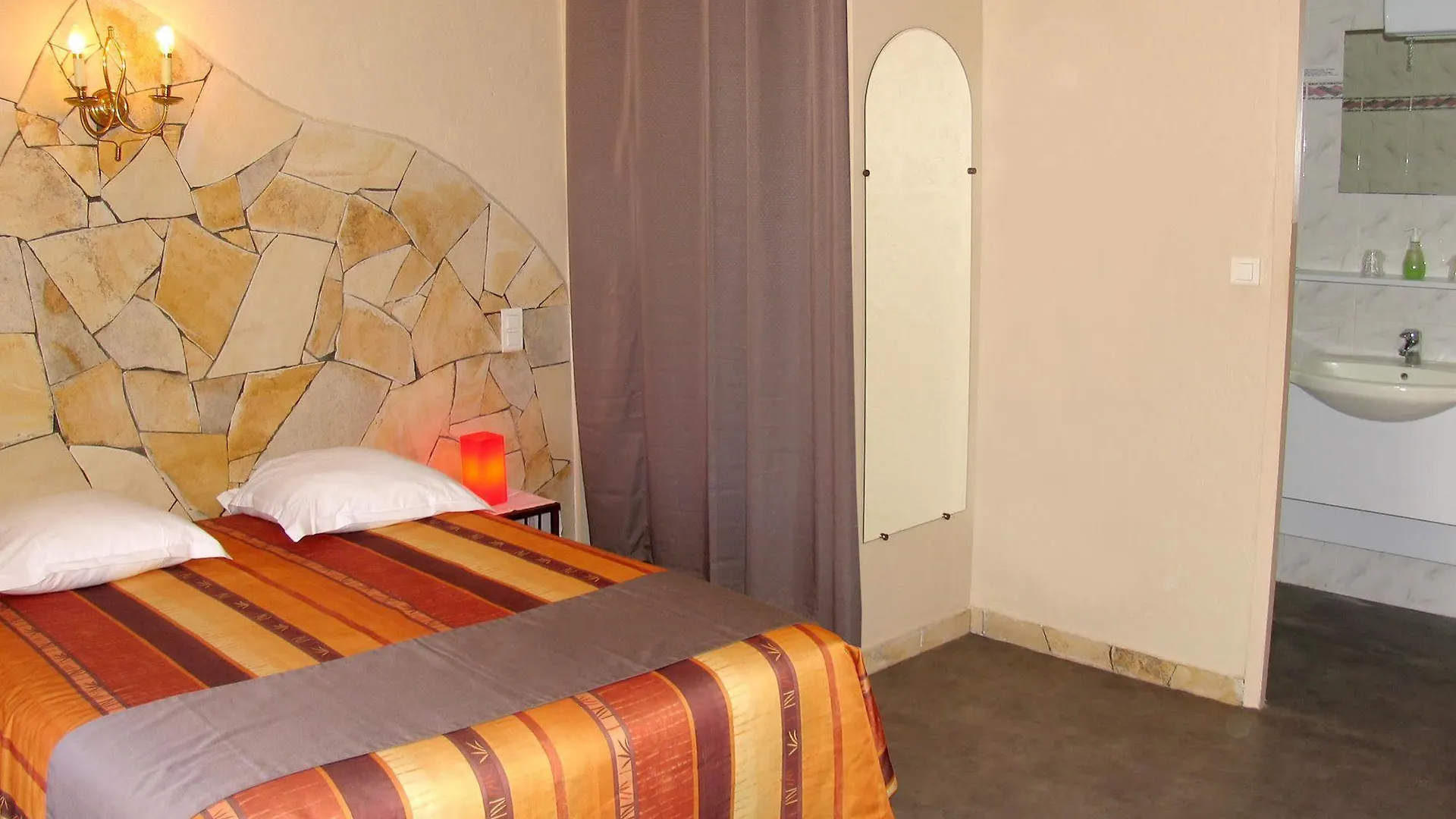 Hotel Et Studios Les Amandiers Saint-Raphael