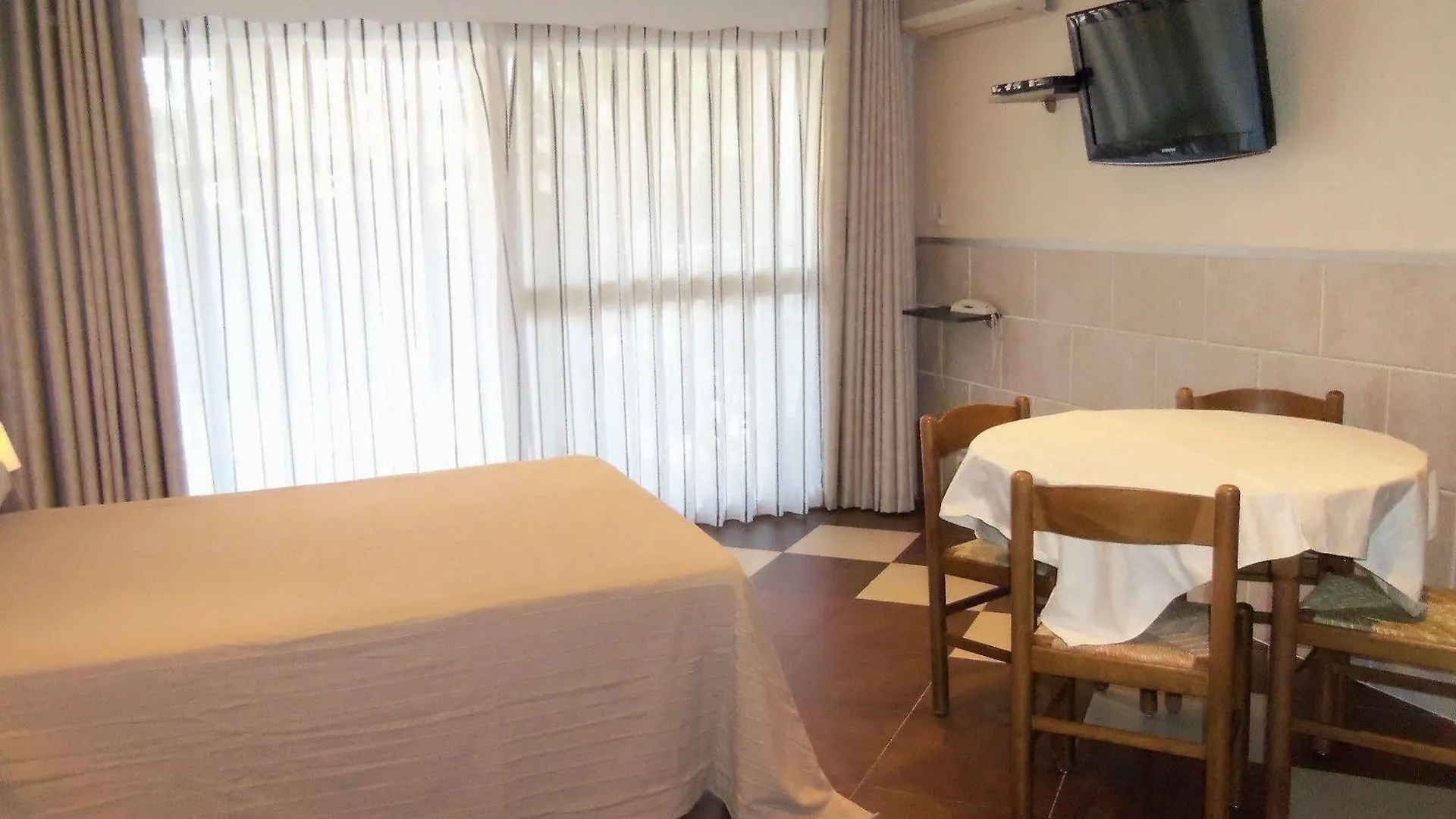 Hotel Et Studios Les Amandiers Saint-Raphael
