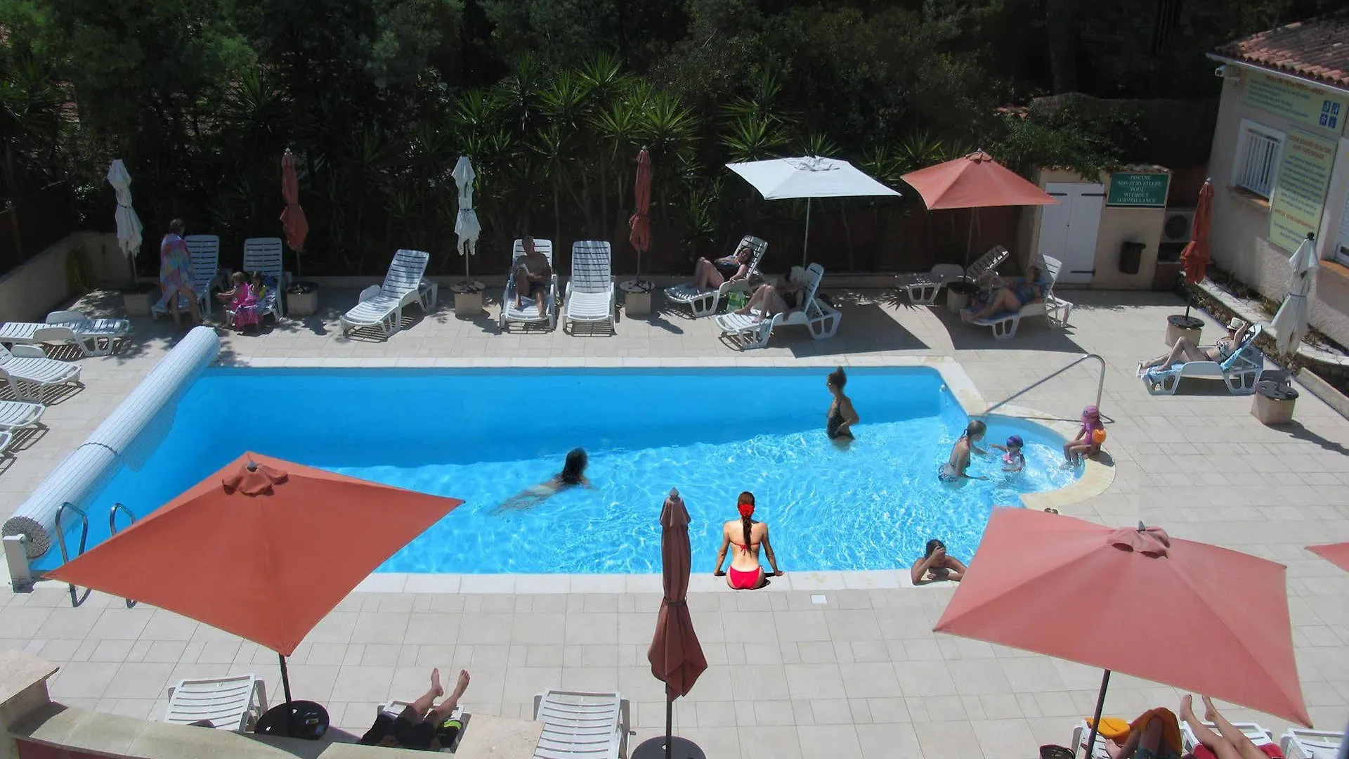 Hotel Et Studios Les Amandiers Saint-Raphael  France