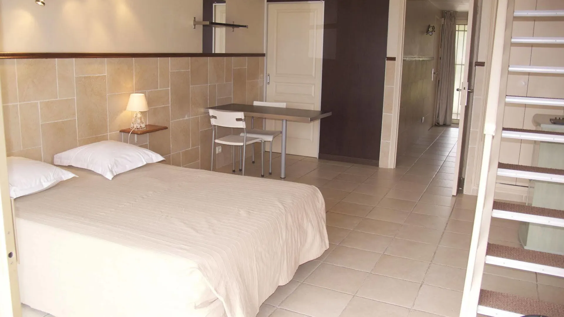 Hotel Et Studios Les Amandiers Saint-Raphael