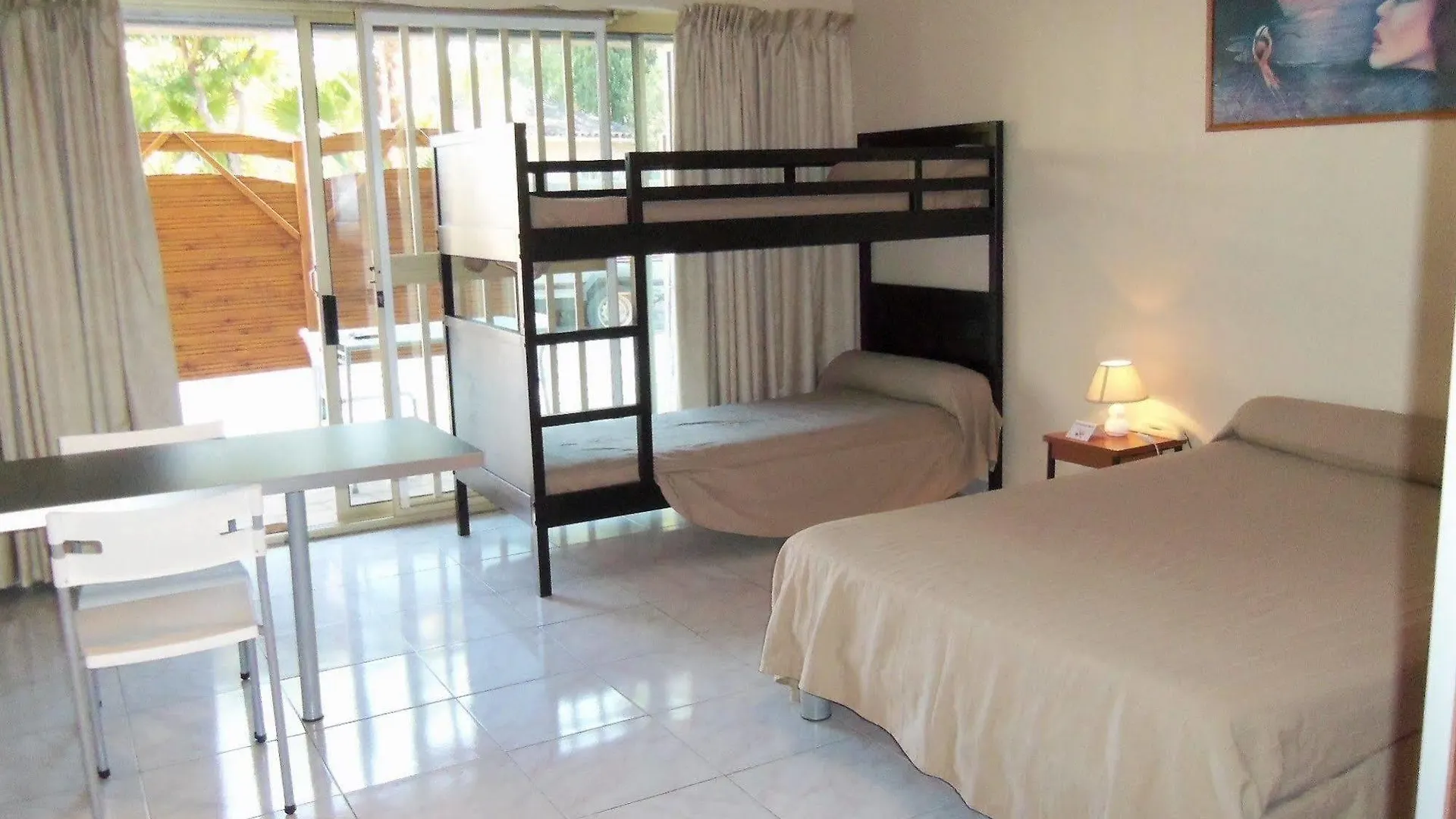 Hotel Et Studios Les Amandiers Saint-Raphael  Saint-Raphael (Var)